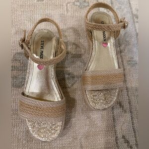 Steve Madden Beige and Gold Woven Sandals